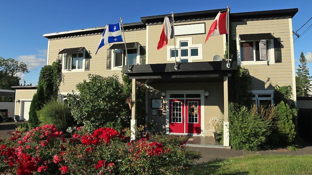 Auberge Sur Le Lac Temiscouata Temiscouata Sur Le Lac Exterior foto